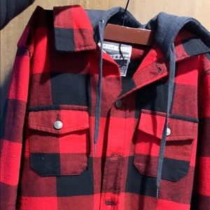 Heavy flannel with good. More form fitting